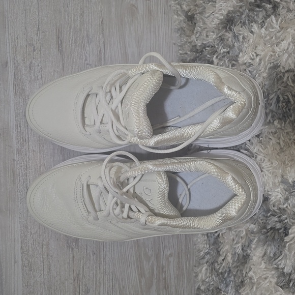 Brooks Walking Shoes - Women's Size - Picture 5 of 10